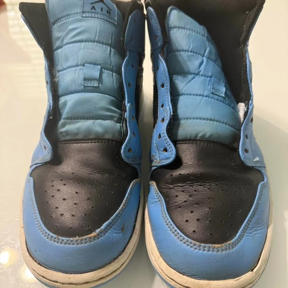 Jordan 1 Retro High OG blue trainers. No laces. Size US 11
